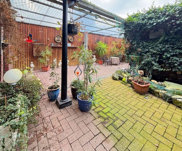 Mitten im Zentum investieren, Mehrfamilienhaus in Jülich – Innenhof