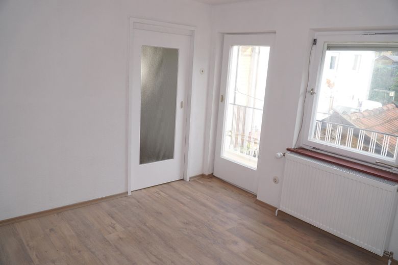 Vollständig renoviertes und modernisiertes 5-Zimmer-Einfamilienhaus in Eichendorf – Esszimmer/Wohnraum OG