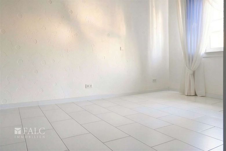 Zweifamilienhaus mit vielseitigen Nutzungsmöglichkeiten in ruhiger Wohnlage – Schlafzimmer OG