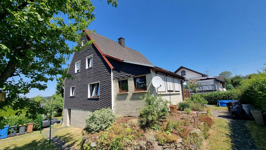 Hochwertiges Einfamilienhaus Alsdorf bei Betzdorf – Gartenansicht