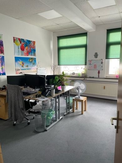 günstiger Büroraum in Gemeinschaftsbüro im Industriegebiet Leonberg an der Autobahn – Büro 8