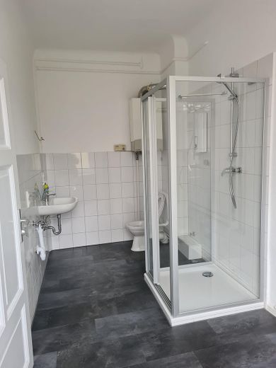 Neu sanierte, wunderschöne Altbauwohnung in zentraler Lage – Badezimmer