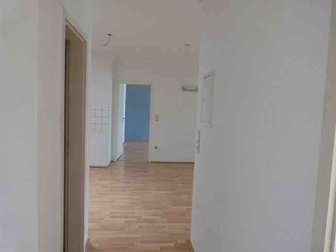 3-Zimmer Wohnung in Neuss befristet für 24 Monate zu vermieten – Diele