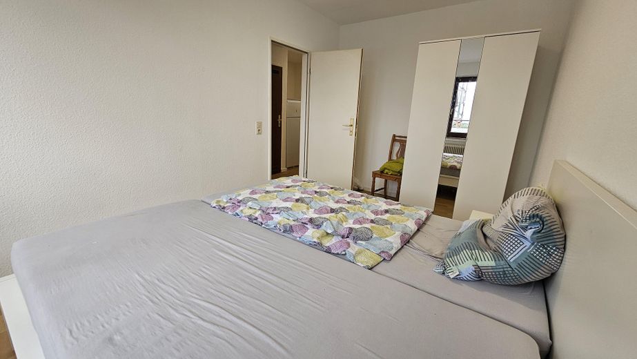 Zentrale 2 Zi.Wohnung · 62 m² · direkt am Bahnhof, ohne Zuglärm · Balkon – Schlafzimmer 3