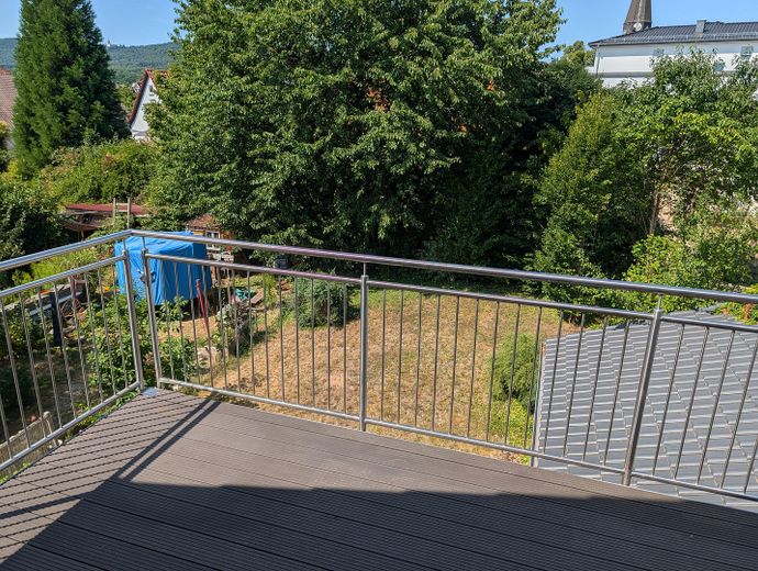Traumhafte 3-Zimmerwohnung mit Blick zum Herkules – Blick ins Grüne