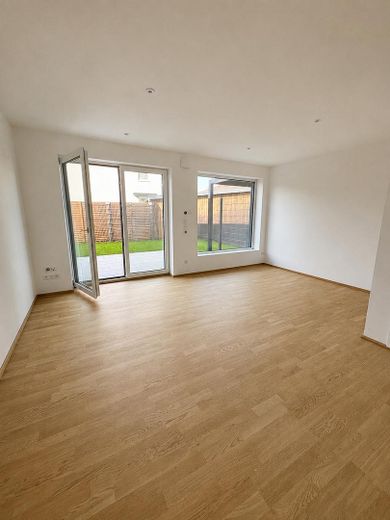 Aktionspreis! 99 % bezugsbereit – Mittelhaus in Teugn  - 100.000 € KfW-Förderung – Wohnzimmer