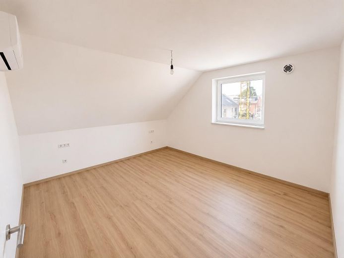 Neubau Dachgeschosswohnung, Gehobener Standard, Fußbodenheizung, Erstbezug, super Lage – Foto 9