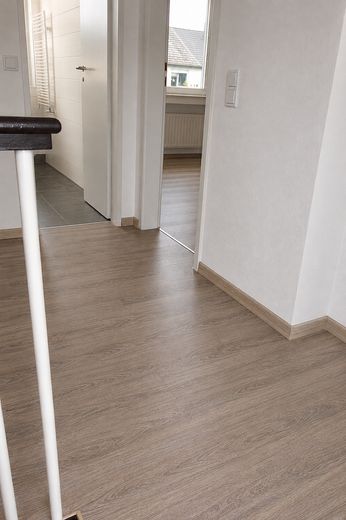 Provisionsfrei von privat: Modernisiertes Reihenhaus mit Garage in Hagen-Ems – Flur 1 Obergeschoß 