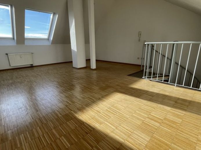 Frei ab 1.8. 26Wohnen über zwei Etagen ! Sonniger Balkon, Aufzug, – Foto 1