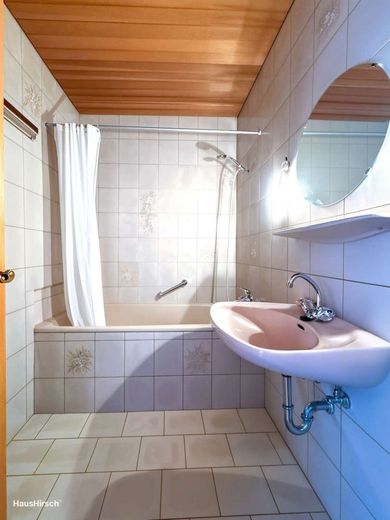 Stilvolle 3,5-Zimmer-Wohnung mit Loggia &amp; Alpenblick am Leonrodplatz über den Dächern Münchens – Badezimmer
