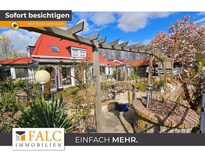 Charmantes Einfamilienhaus in ruhiger Lage ! – Vorderansicht / Garten / Teich
