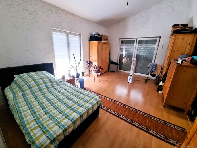 Prestigeträchtige Anlageimmobilie im Grünen und der Möglichkeit zur Pferdehaltung – Zimmer 2 Haupthaus