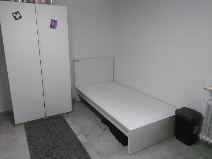 (105-02) möbeliertes 1 Zimmer in 2 er WG (Küche-Dusche-WC) in ruhiger Lage – Foto 7