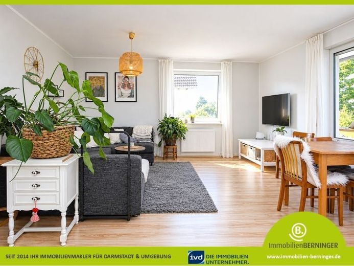 Good Vibes! Helle Wohnung mit durchdachtem Grundriss & Balkon mit Blick auf gewachsenen Baumbestand – Foto 1