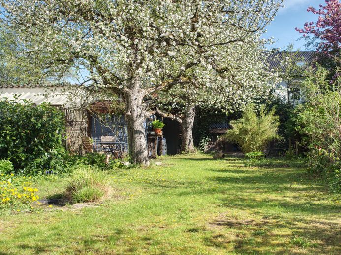 Provisionsfrei - Doppelhaushälfte mit traumhaftem Garten in absolut ruhiger Lage in Großhadern – Garten