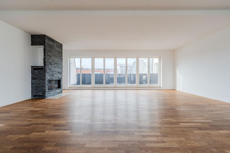Dachgeschosswohnung direkt am Boxhagener Platz ! 7-Zimmer ! Provisionsfrei ! – Wohnzimmer