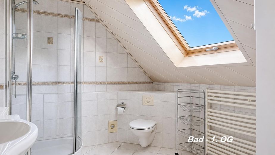 Sans commission – sans agent immobilier | Un espace modulable avec jardin idyllique à 5 km de la mer – Bad 1. OG