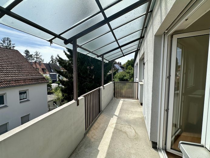 Frisch renovierte 2,5-Zimmer-Wohnung mit Blick ins Grüne in Erlenstegen – Balkon mit Blick ins Grüne