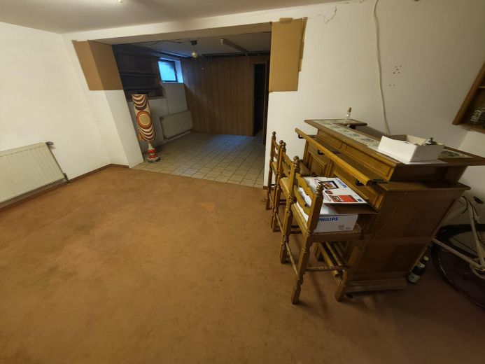 Raumwunder mit Einliegerwohnung & Doppelgarage - provisionsfrei - Erbpacht – Partykeller