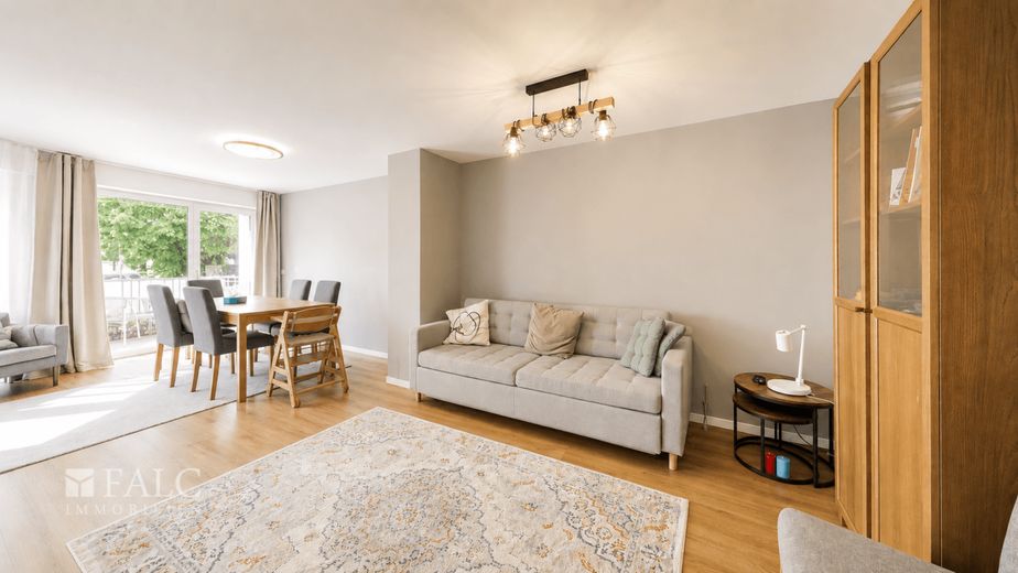 Einziehen und Wohlfühlen - Moderne 2-Zimmer-Wohnung mit Balkon – Wohnzimmer