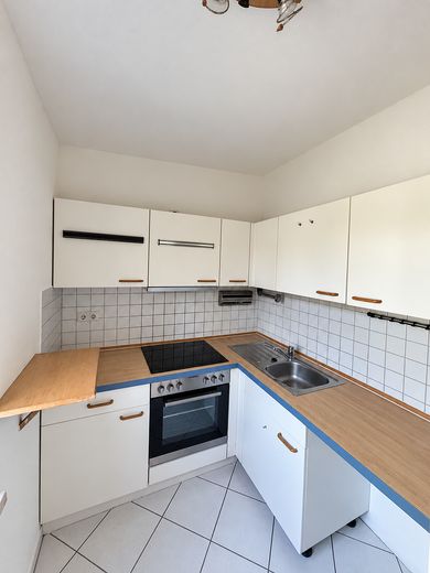 Boş, komisyonsuz 3 odalı daire, balkon ve bahçe kullanımı – doğrudan Sanssouci Parkı’nın yanında – Küche