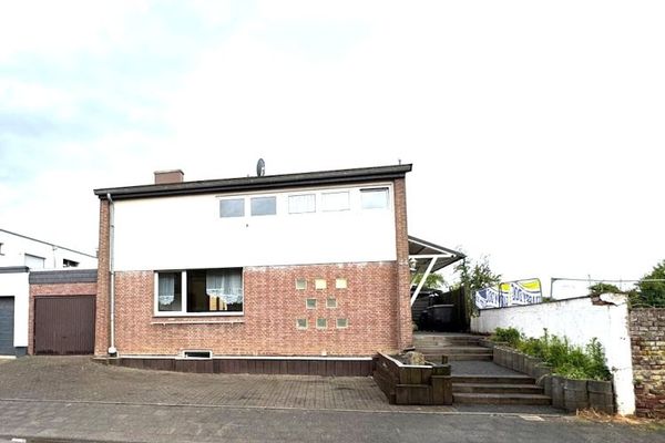 ++ Für SELBERMACHER: Erwecken Sie dieses freistehende und 167 m² große Einfamilienhaus zum Leben! ++