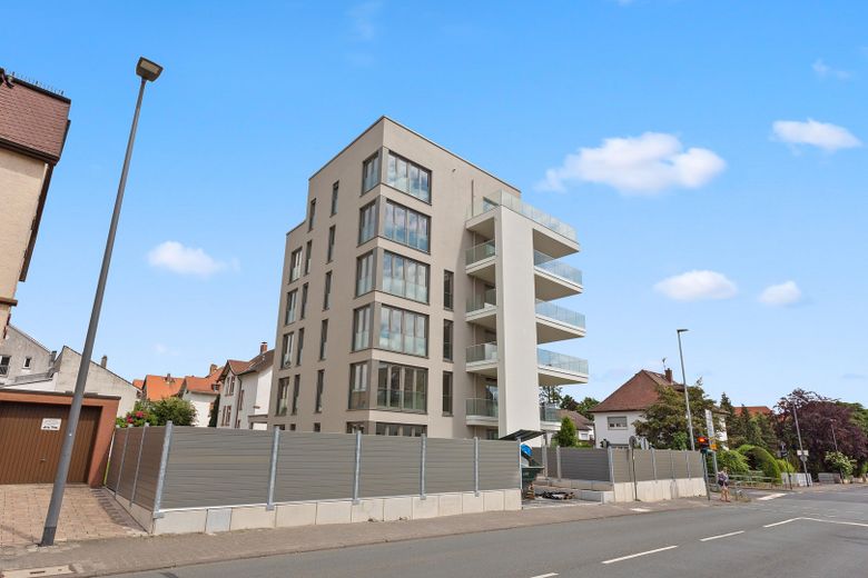 4-Zimmer-Wohnung mit hochwertiger Einbauküche und großem Balkon zu vermieten! – Liebfrauenstraße 12 