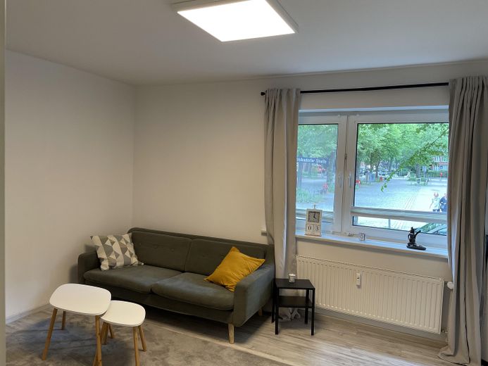 Exklusive 2-Zimmer-Wohnung in Hamburg Barmbek-Süd – Wohnzimmer