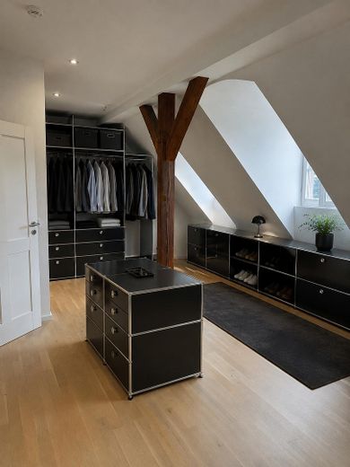 Penthouse Wohnung mit einmaliger Dachterasse und Seeblick ! – Schlafzimmer Ankleide