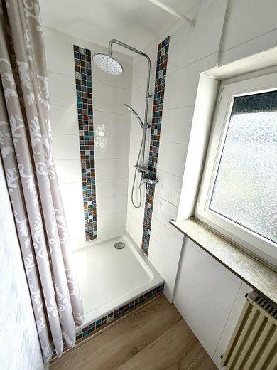 Bad mit Dusche (Original)