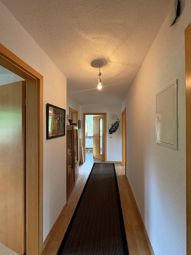 Zweifamilienhaus in Halblech, Ostallgäu – heller Flur OG