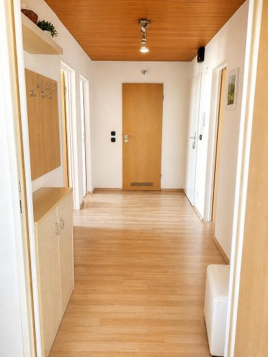 Senza commissione: luminoso appartamento di 3 locali in posizione tranquilla con vista aperta – Flur