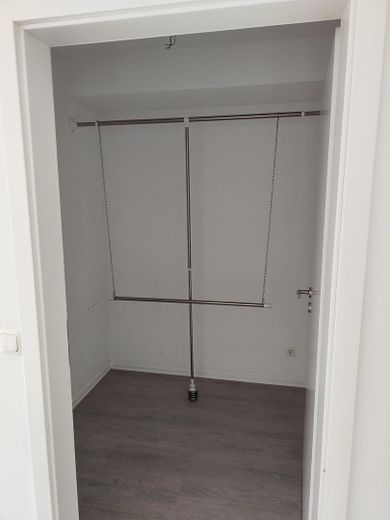 3-Zimmer Etagenwohnung mit Balkon in Tornesch zum Verkauf – Ankleidezimmer Schlafzimmer1