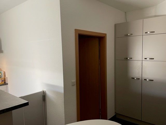 Autarke Business-Residenz NRW in Autobahnnähe: Wo Innovation auf Expansion trifft (PROVISIONSFREI) – Weiteres Bild der Küche im OG