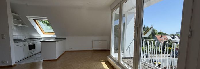 APPARTEMENT DEUX PIÈCES SOUS LES COMBLES - LOGGIA, LUMINEUX, CALME