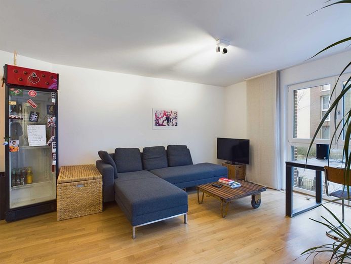 Premium Wohnen in Wandsbek: Helle Neubauwohnung mit Loggia und Team 7 Massivholzküche und Tiefgarage – Foto 7