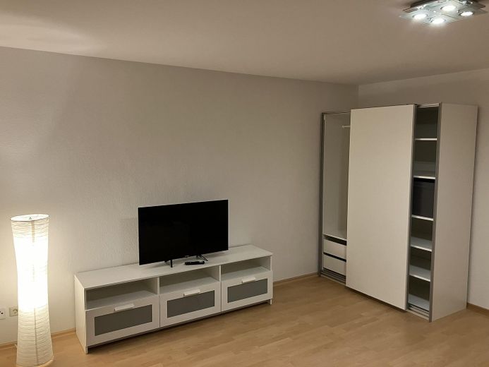 Tolles WG-Zimmer (19m^2) in Leinfelden mit Terrasse (TOP LAGE, ALLES NEU) – EG 19 m^2 