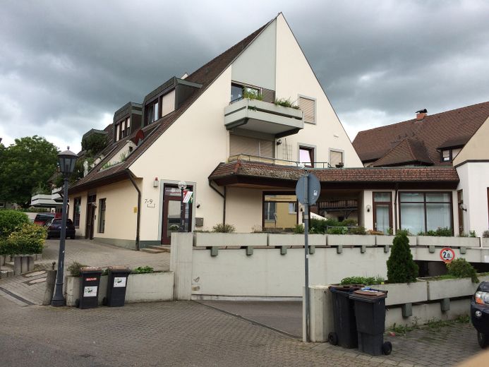 Büroräume oder Ladenlokal zu vermieten – Einfahrt TG, Eingang Kirchstr.