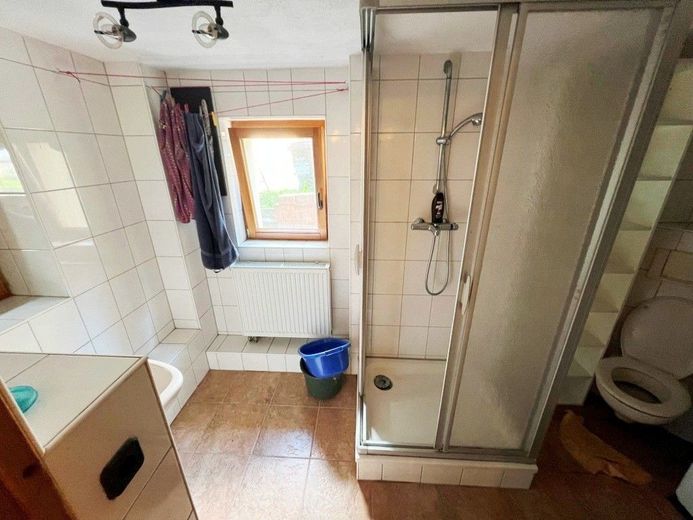 RUHIGES EINFAMILIENHAUS IN GEFRAGTER LAGE – Gästebad
