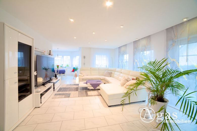 Exklusive Stadtvilla mit privater Wellness-Oase und Außenpool in Alt-Hohenschönhausen – Wohnzimmer