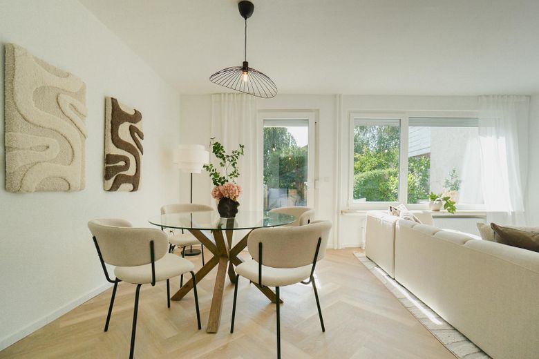 *Einziehen und wohlfühlen* - Ihr stilvoll renoviertes energieeffizientes Reihenhaus in WF – Esszimmer