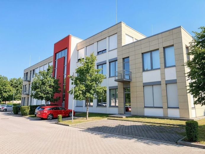 337 m² Nowoczesne biuro z tarasami na dziedzińcu do wynajęcia w Neu-Isenburg – Zdjęcie 1