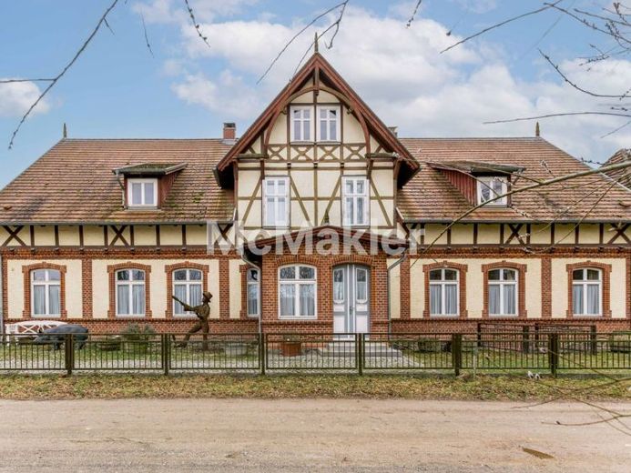 Kernsaniert und Energieklasse A: Rittmeisteranwesen mit ausgebautem Stall und Ländereien – Foto 1