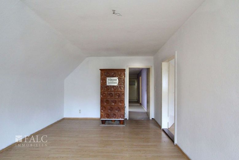 Traumlage: jetzt einmalige Gelegenheit für Ihr Projekt sichern! – ME6 - Wohnzimmer