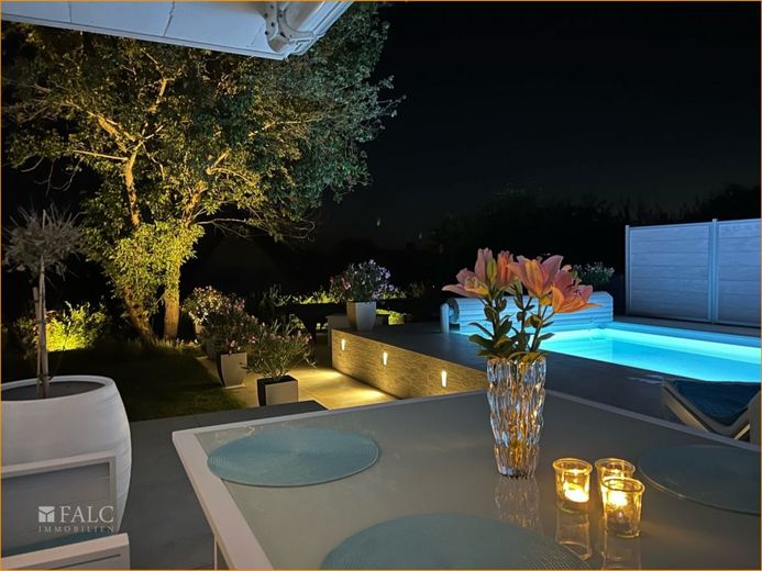 Terrasse und Pool