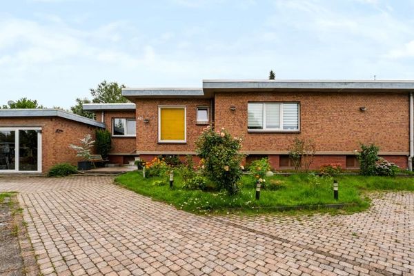 Emmerich-Speelberg: Freistehendes Einfamilienhaus mit großzügigem Grundstück