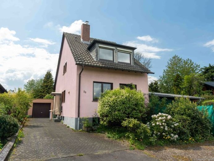 Detached family home by a landscape conservation area – peace, nature & potential – Foto 1