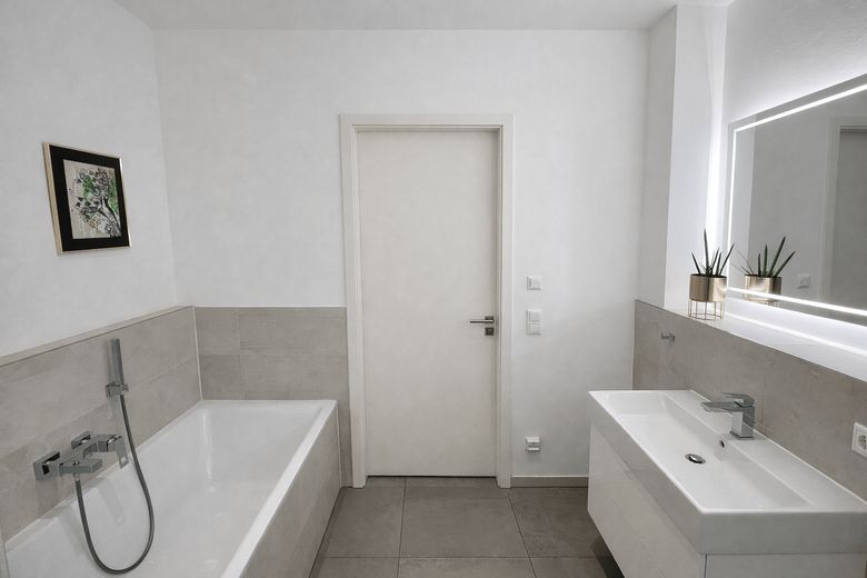 Badezimmer mit Badewanne