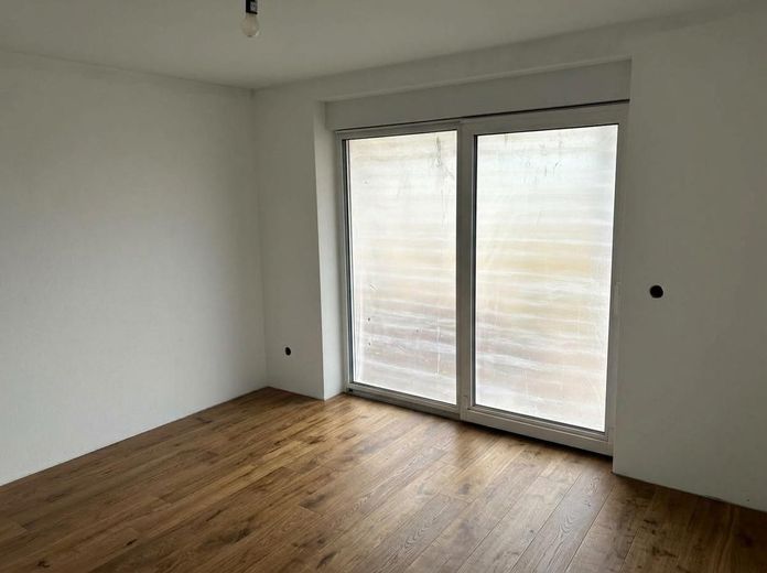 Appartamento con 3 locali al piano terra, vista mozzafiato, ampia terrazza + giardino – Schlafzimmer 