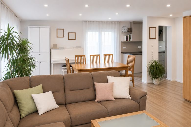 Wohnzimmer mit Blick zur Küche
